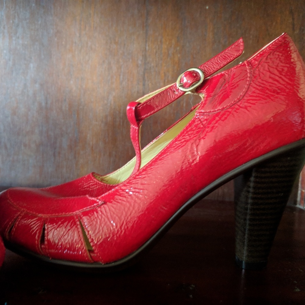 Cute Red YOU by Crocs heels